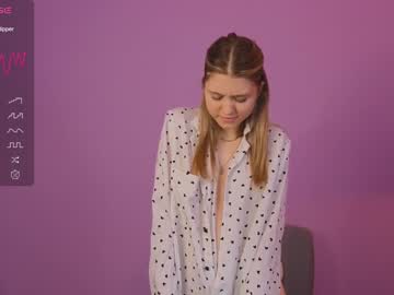 girl
        alisia_spinnet cam image #2117234