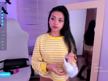 girl
        sweet_littleee cam image #1867939