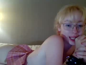 girl
        blonde_katie cam image #3097570
