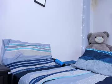 couple
        excitedcouple21 cam image #1192080