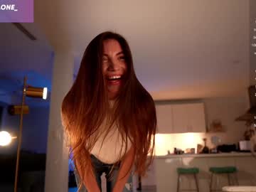 girl
        anna_bri cam image #4497874