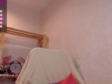 girl
        mila_kimm cam image #498379