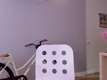 girl
        yourbonie cam image #1154580
