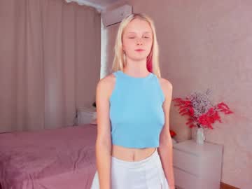 girl
        evelyncantu cam image #1738024