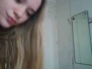 girl
        pinklola31 cam image #3799329