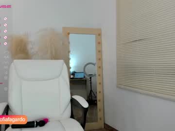 girl
        sweet_littleee cam image #991769