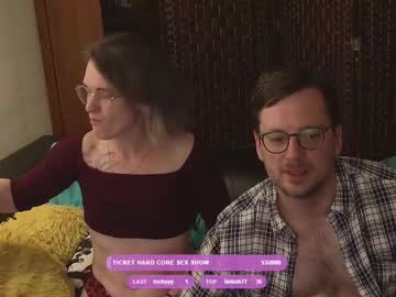 couple
        theamorethemerrier cam image #4571716