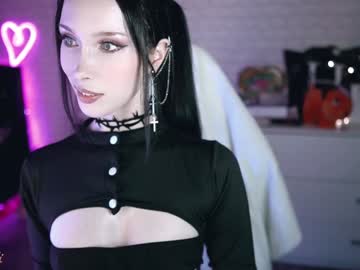 girl
        uindi cam image #3138647
