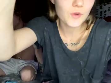 girl
        kekeoutlaw cam image #2430836
