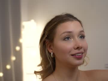 girl
        april_blush cam image #3527090