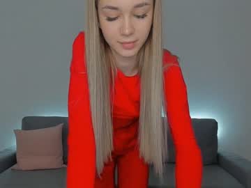 girl
        holly____ cam image #423729