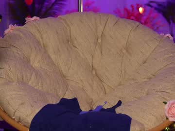 girl
        kittycaitlin cam image #2506036