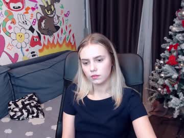 girl
        avrora_bell cam image #385298