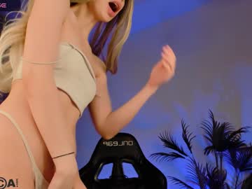 couple
        alice_leey cam image #3051120