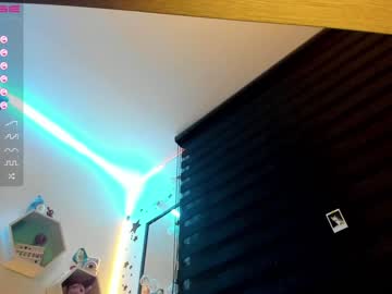 girl
        stephymoon_ cam image #1331945