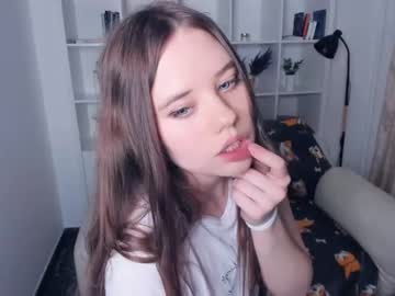 girl
        kristi_zenn cam image #2091397