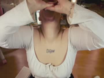 girl
        chery_lady22 cam image #4096405