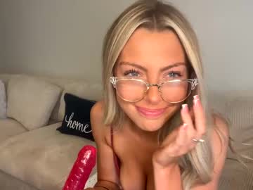 girl
        badbrittxo cam image #3474393
