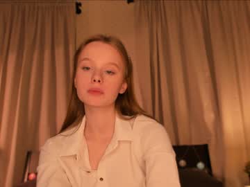 girl
        aislyworld cam image #2415141