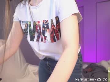 girl
        alice_kosmos cam image #2471163