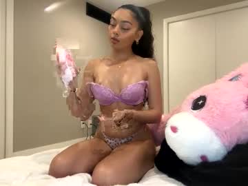 girl
        dreamy_gabriella01 cam image #3490038