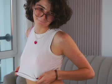 girl
        you_fell_in_love cam image #3392188
