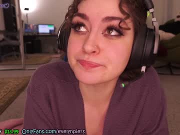 girl
        evelynpiers cam image #402455