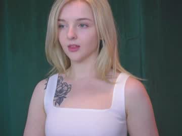girl
        lucydelovely cam image #1960093