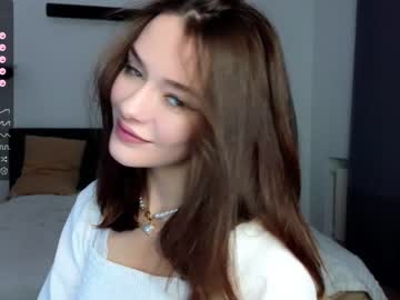 girl
        predatory_eyes cam image #2344238