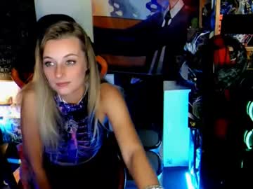 girl
        yoursecretgirlfriend963 cam image #2843580