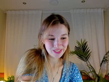 girl
        milablush cam image #1457102