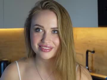 girl
        adele_blonde cam image #2787034