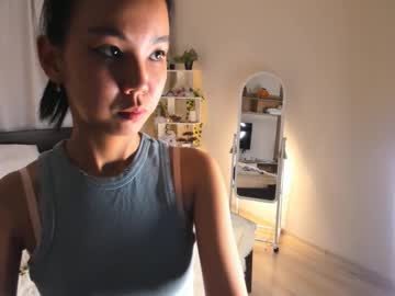 girl
        lornacutsforth cam image #4312479