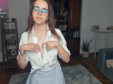 girl
        mightiness_love cam image #3329694