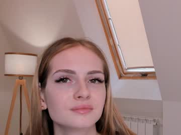 girl
        milaniapayne cam image #2097979