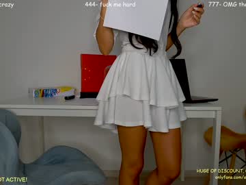 girl
        sophydiva cam image #1518372