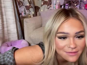 girl
        ari_02 cam image #2561114