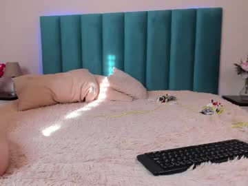 girl
        kaylaa_fox cam image #422607