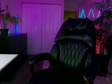 girl
        oliviaowens cam image #4327318