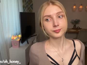 girl
        oh_honey_ cam image #1057718