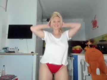 girl
        kiradivine cam image #266854