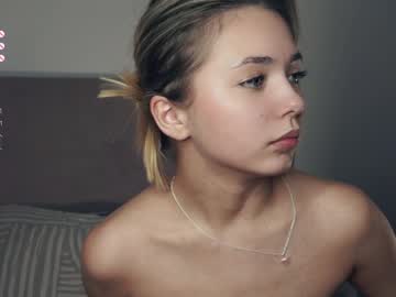 girl
        mildredgarrett cam image #3999501