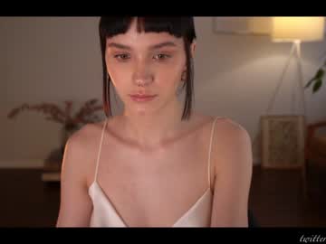 girl
        luna_ai cam image #998653