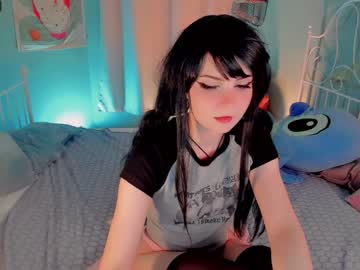 girl
        ronnie_neko cam image #1309745