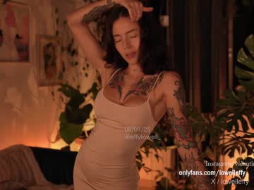 girl
        effylowell_ cam image #3915220