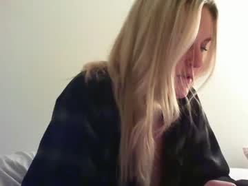 girl
        daisyboom18 cam image #1617667