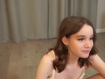 girl
        harrieteasley cam image #3730001