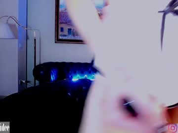 girl
        _demi_dee_ cam image #2780