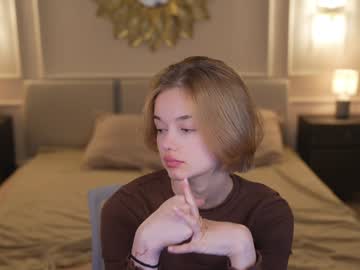 girl
        anabel054 cam image #4598416