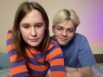 couple
        mia_yan cam image #678352